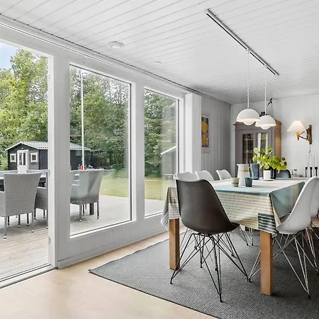 4 Bedroom In *
