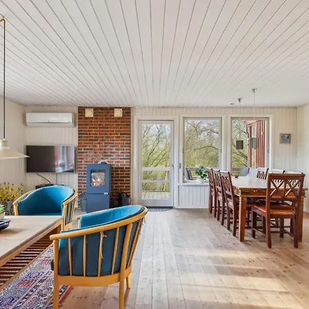 4 Bedroom In *