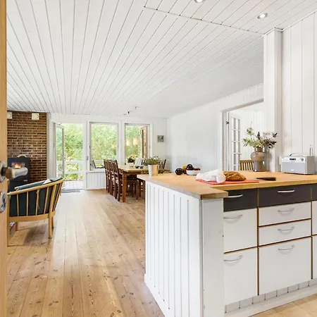 Semesterbostad 4 Bedroom In Glesborg